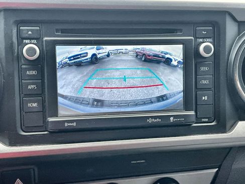 Used 2019 Toyota Tacoma SR5 AWD/4WD image 17