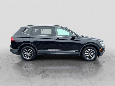 Used 2020 Volkswagen Tiguan SE w/ Panoramic Sunroof Package image 8