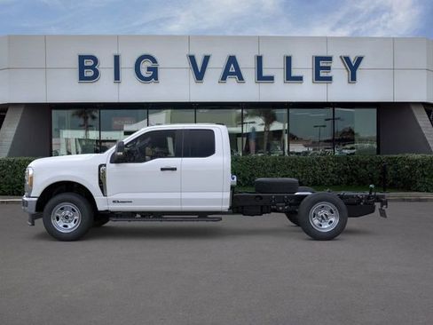 New 2026 Ford F350 XL w/ XL Chrome Package image 3