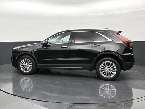 Certified 2024 Cadillac XT4 Luxury w/ Cold Weather Package FWD image 2