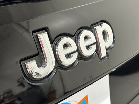 Used 2020 Jeep Grand Cherokee Overland image 34