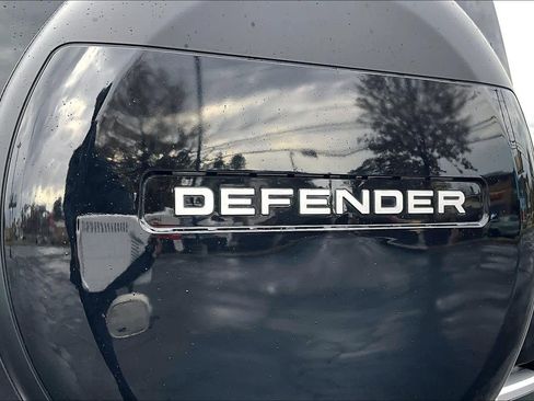 Used 2024 Land Rover Defender 110 S image 10