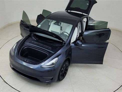 Used 2024 Tesla Model Y 2WD image 83