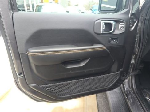 Used 2025 Jeep Wrangler Unlimited Sahara image 10