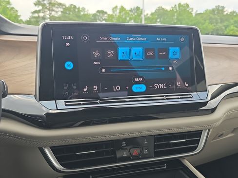 Certified 2026 Volkswagen Atlas SE w/ Panoramic Sunroof Package FWD image 22