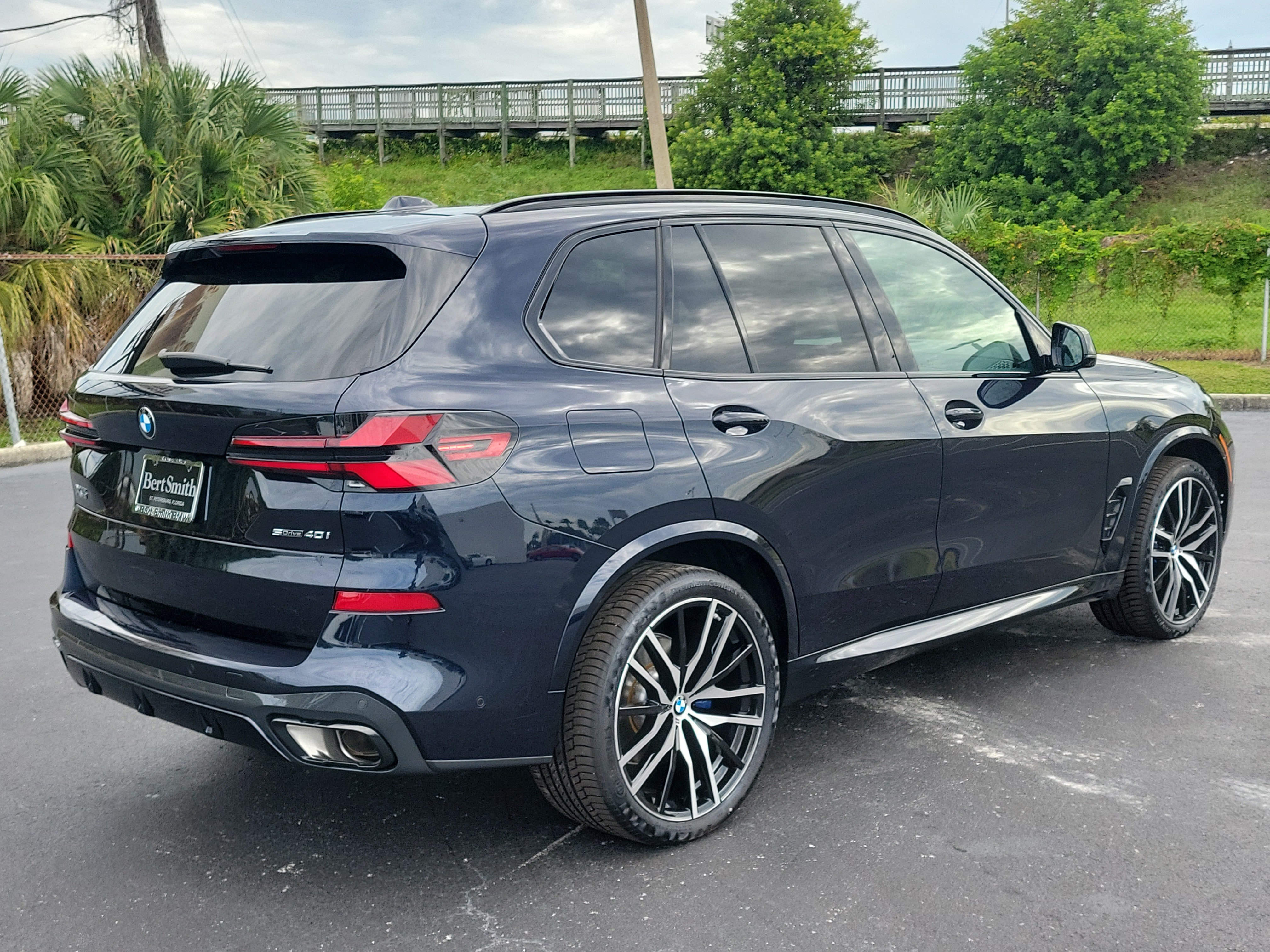 Used 2026 BMW X5 sDrive40i w/ M Sport Package RWD image 3