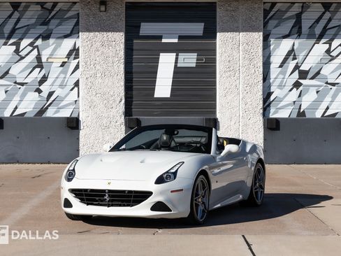 Used 2015 Ferrari California T image 5