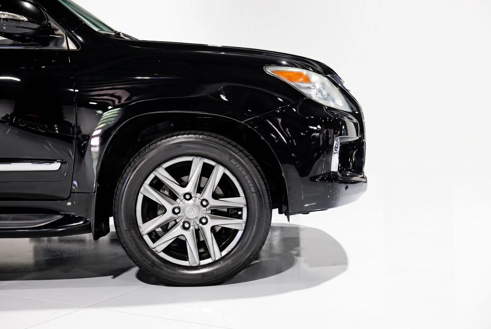Used 2013 Lexus LX 570 4WD w/ Luxury Pkg image 7