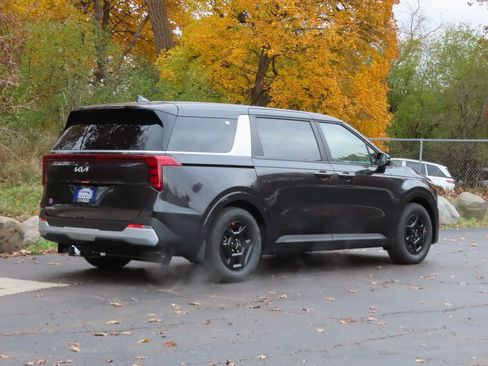 New 2026 Kia Carnival image 3