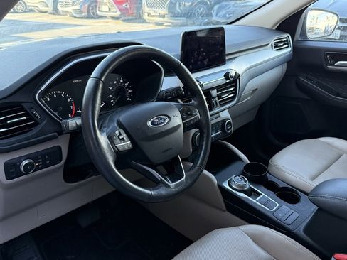Used 2020 Ford Escape SEL image 3