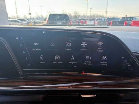 Used 2023 Cadillac Escalade Premium Luxury w/ Performance Package image 18