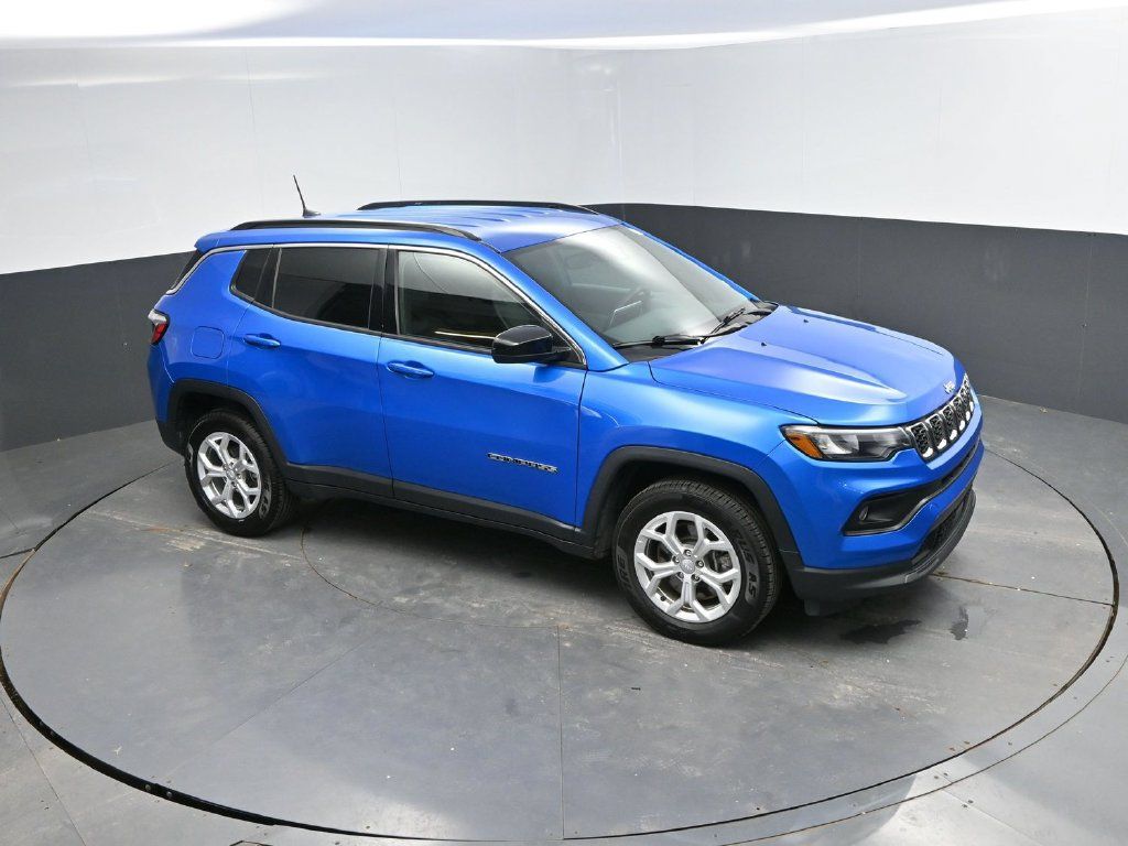 Used 2024 Jeep Compass Latitude AWD/4WD image 24