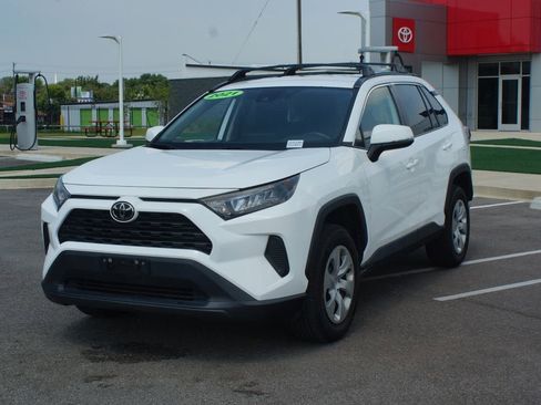 Used 2021 Toyota RAV4 LE AWD/4WD image 22