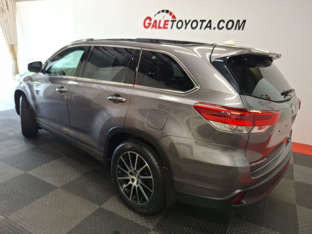 Used 2018 Toyota Highlander SE AWD/4WD image 10
