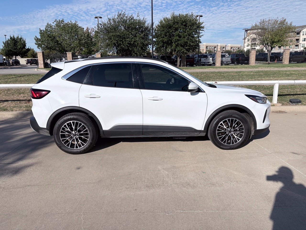 Used 2023 Ford Escape SE FWD image 3