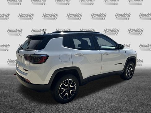 Used 2025 Jeep Compass Trailhawk AWD/4WD image 6