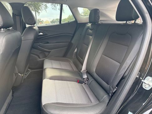 Used 2025 Chevrolet Trax LT image 20