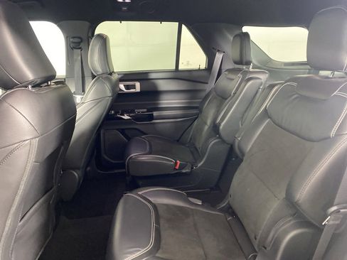 Used 2022 Ford Explorer ST w/ ST Street Pack image 13