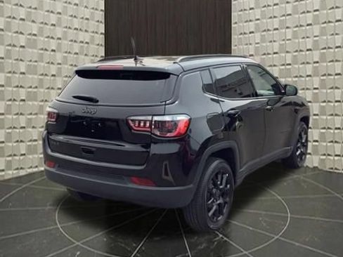 Certified 2025 Jeep Compass Latitude w/ Convenience Group AWD/4WD image 4