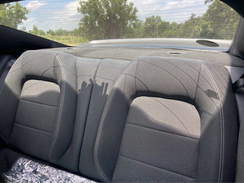 Used 2017 Ford Mustang Coupe RWD image 4