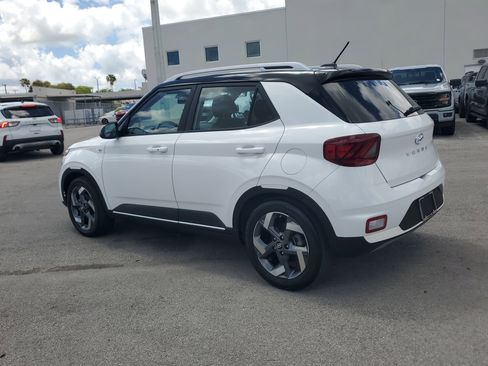 Used 2023 Hyundai Venue Limited w/ Cargo Package image 7