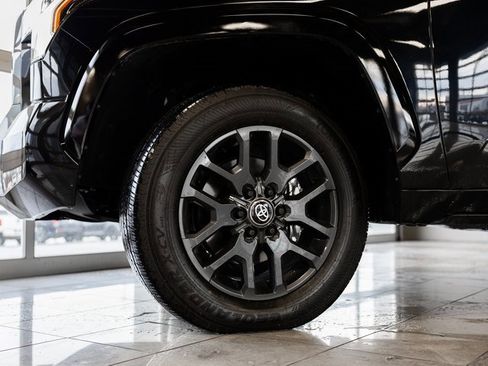 Used 2025 Toyota Tundra Platinum image 9