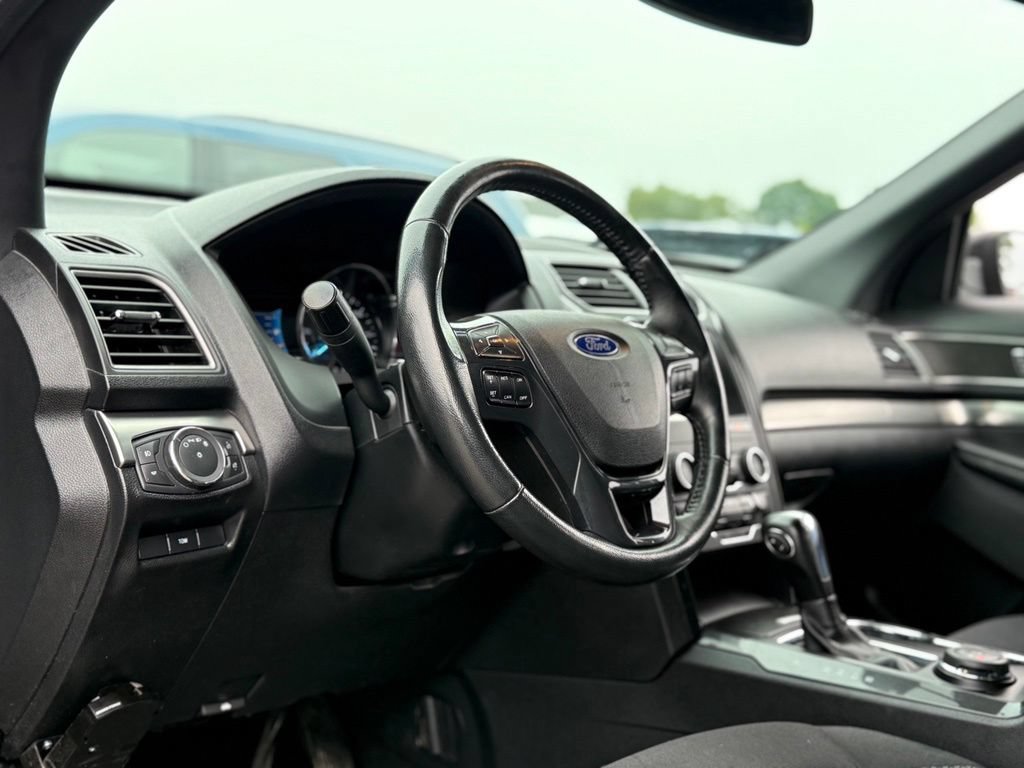 Used 2019 Ford Explorer XLT AWD/4WD image 10