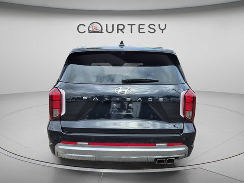 Certified 2024 Hyundai Palisade Calligraphy FWD image 4