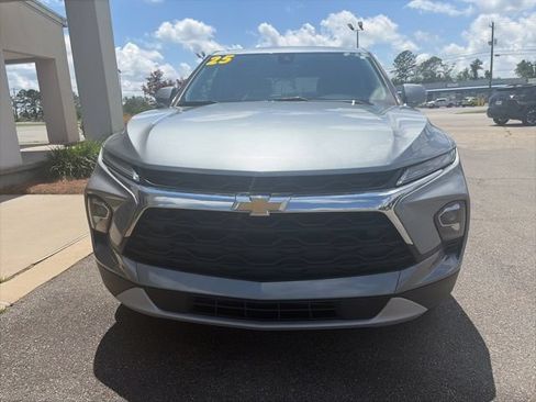 Used 2025 Chevrolet Blazer LT FWD image 4