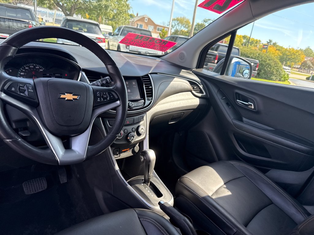Used 2021 Chevrolet Trax LT w/ Premium Seat Package AWD/4WD image 23