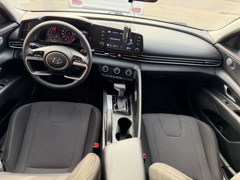 Used 2021 Hyundai Elantra SE image 29