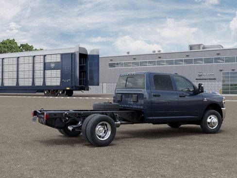 New 2026 RAM 3500 Tradesman AWD/4WD image 5