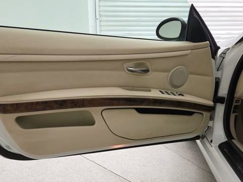 Used 2007 BMW 328i Convertible image 15