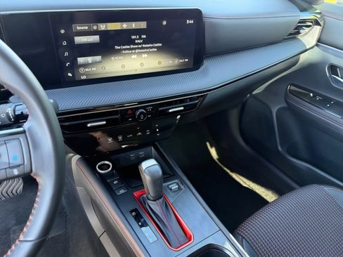 Used 2025 Nissan Kicks SR image 24