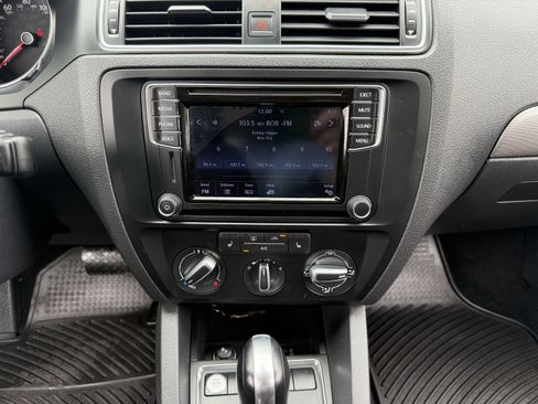 Used 2016 Volkswagen Jetta SE FWD image 28