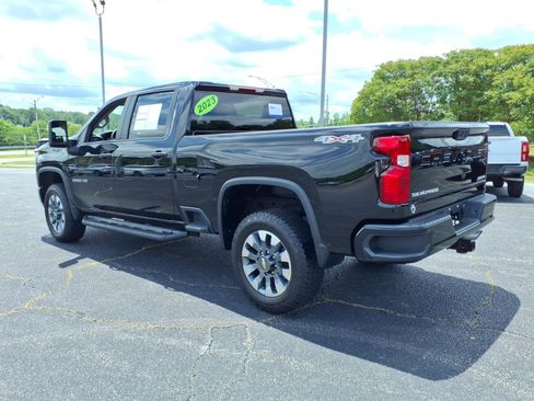 Used 2023 Chevrolet Silverado 2500 Custom w/ Custom Convenience Package AWD/4WD image 5