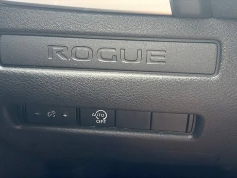 Used 2026 Nissan Rogue S FWD image 29