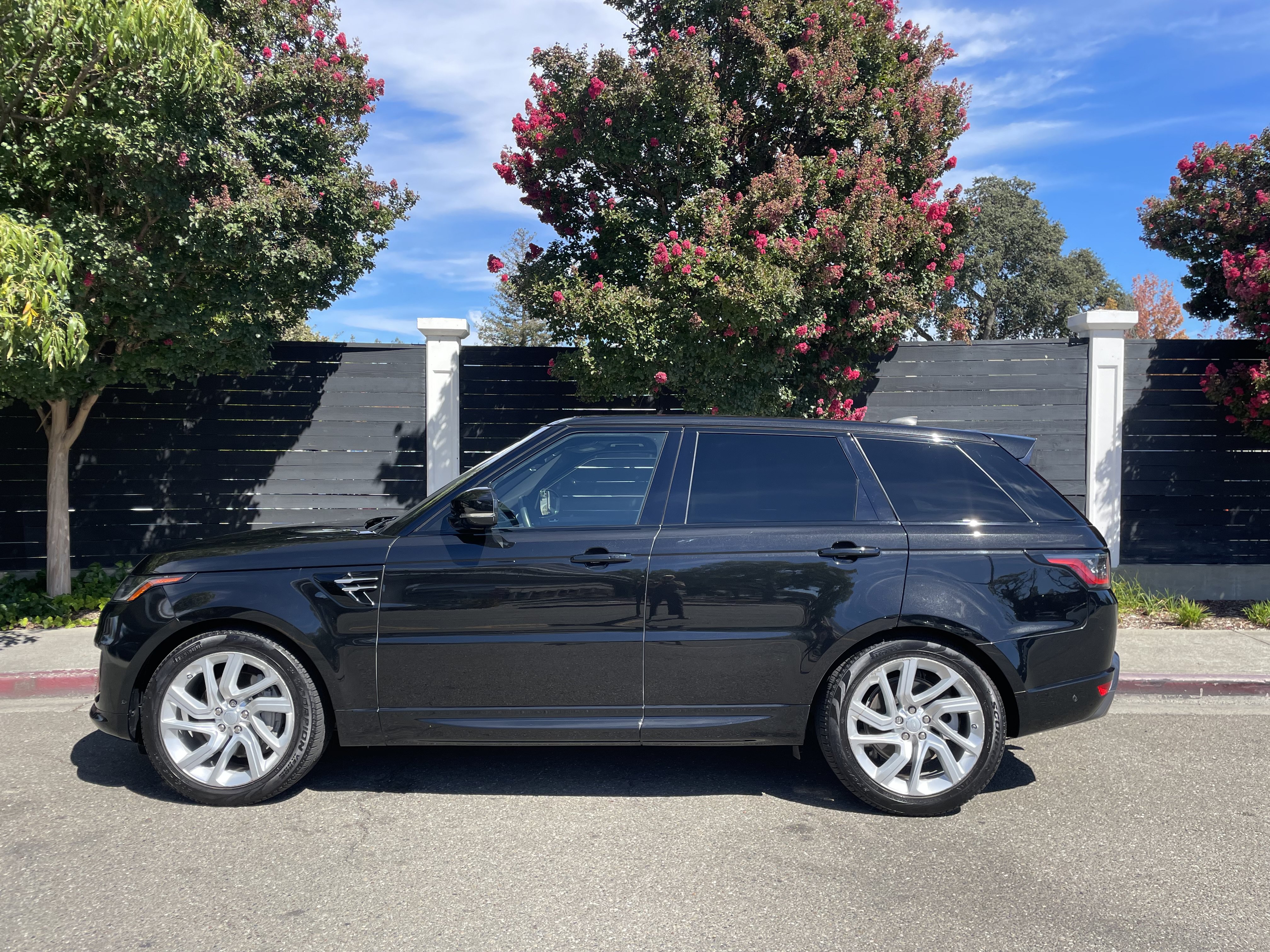 Used 2020 Land Rover Range Rover Sport HSE AWD/4WD image 1