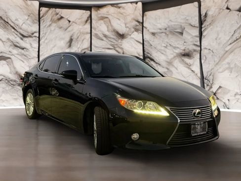 Used 2013 Lexus ES 350 w/ Premium Pkg image 3