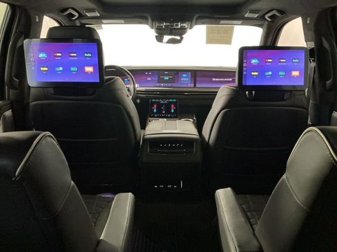 Used 2025 Cadillac Escalade Sport Platinum w/ LPO, ONYX Package AWD/4WD image 28