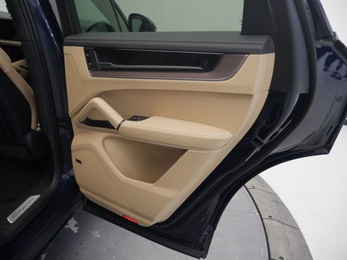 New 2026 Porsche Cayenne Coupe AWD/4WD image 31