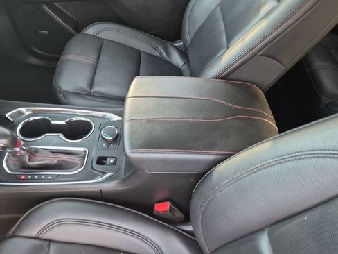 Used 2023 Chevrolet Traverse RS FWD image 20