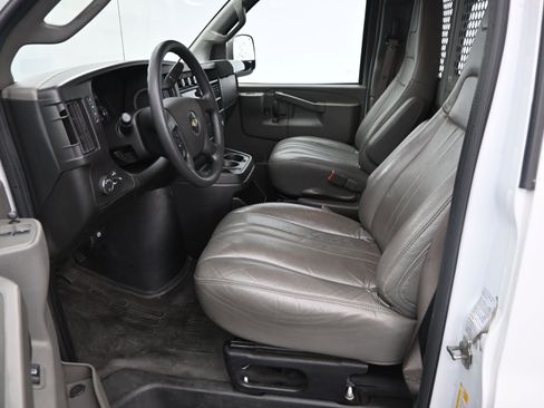 Used 2022 Chevrolet Express 2500 w/ Driver Convenience Package image 10