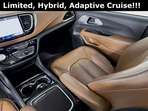 Used 2021 Chrysler Pacifica Limited image 25