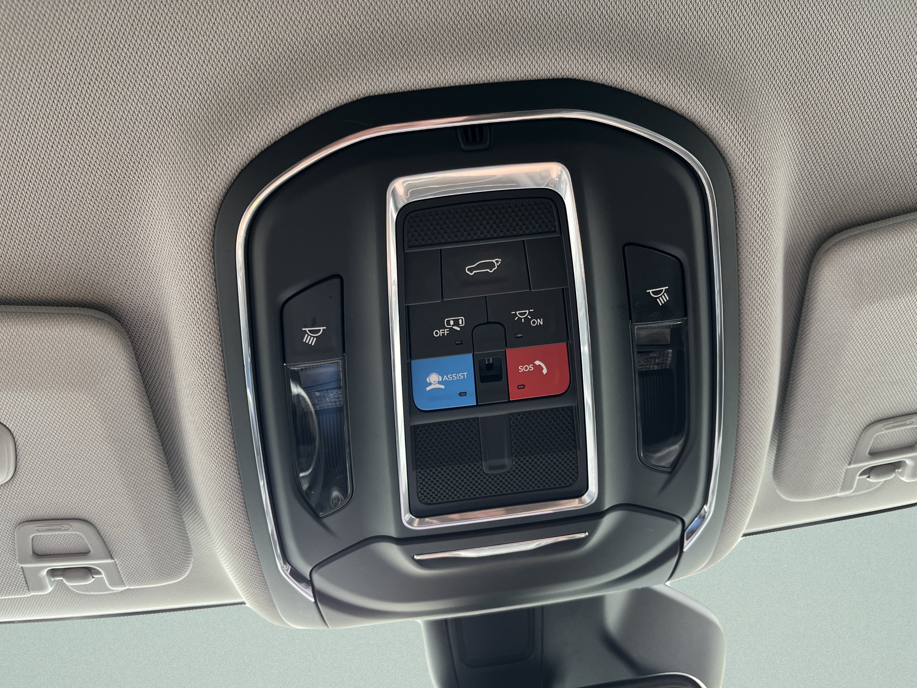 Used 2023 Jeep Grand Cherokee L Limited AWD/4WD image 19