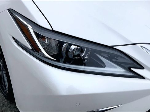 Certified 2025 Lexus ES 350 w/ Premium Package image 28