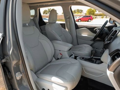 Used 2021 Jeep Cherokee Latitude Lux w/ Sun & Sound Group image 32