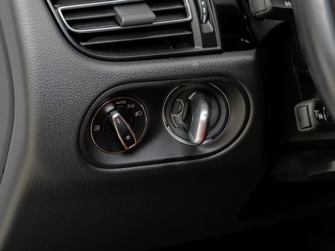 Used 2023 Porsche Macan AWD/4WD image 32