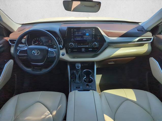Used 2021 Toyota Highlander XLE FWD image 14
