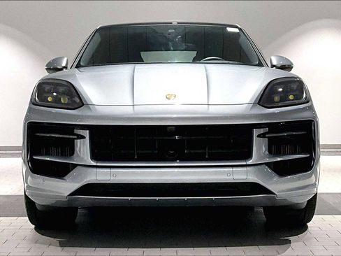 Used 2025 Porsche Cayenne S image 13